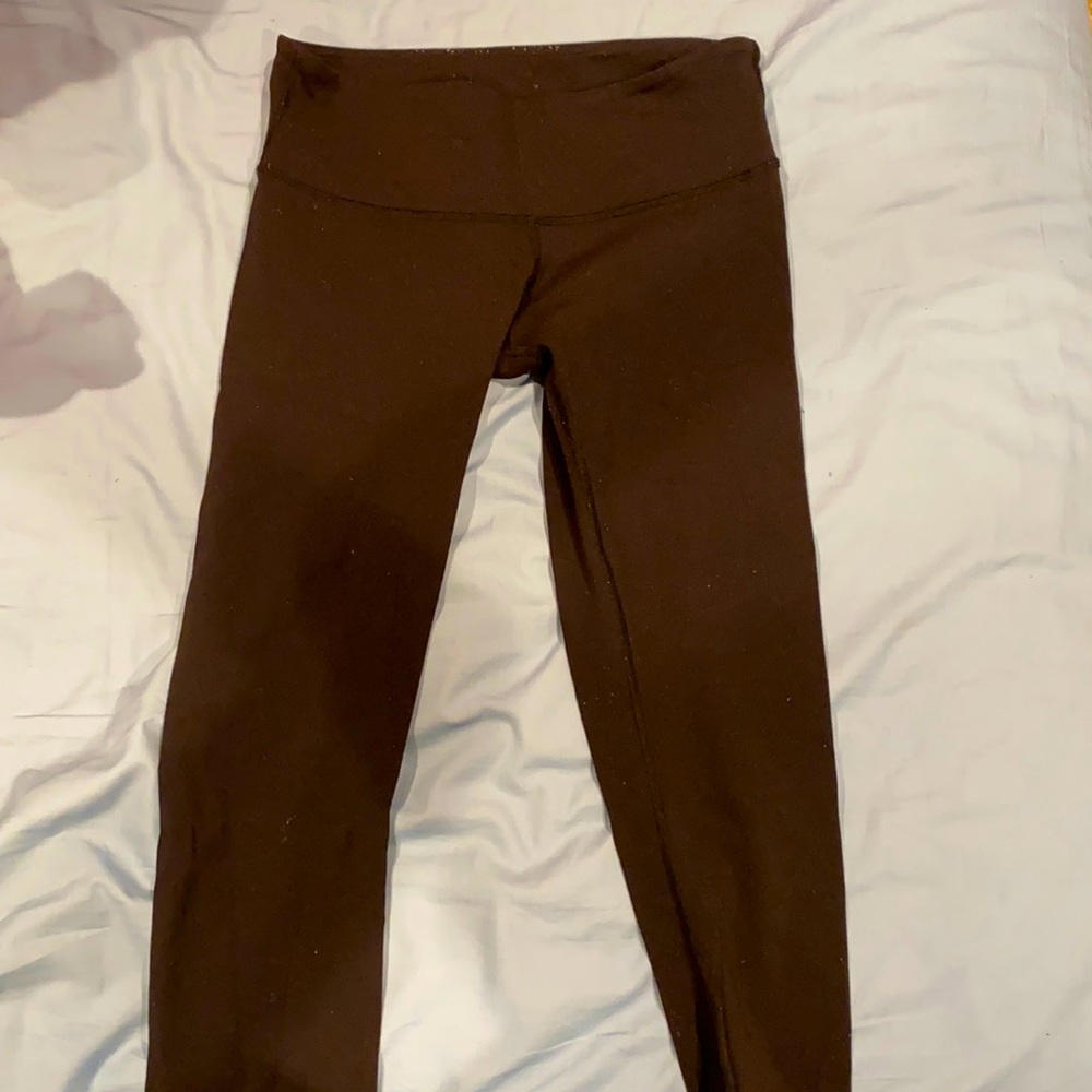 Size 6 Lululemon, cropped yoga pants